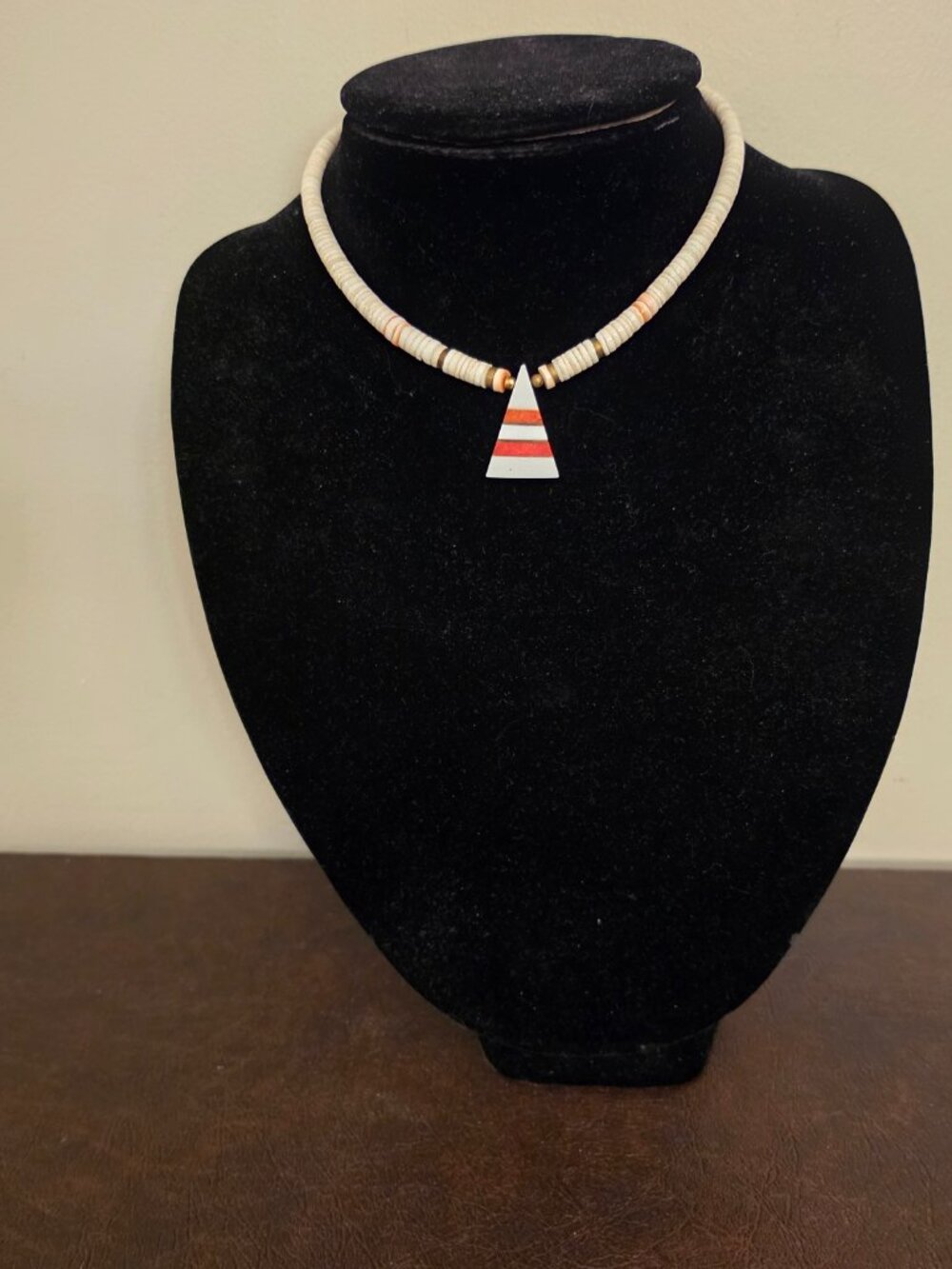 Vintage Heiski Bead Puka Choker Necklace in white